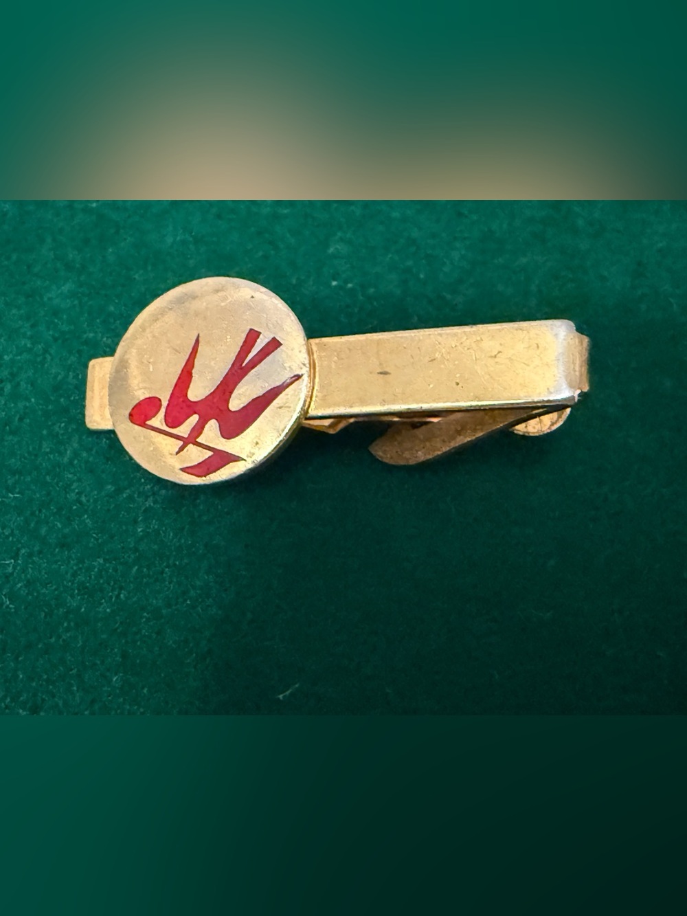 Henry co vintage Gold-Tone Tie Clip with Red Swallow Emblem